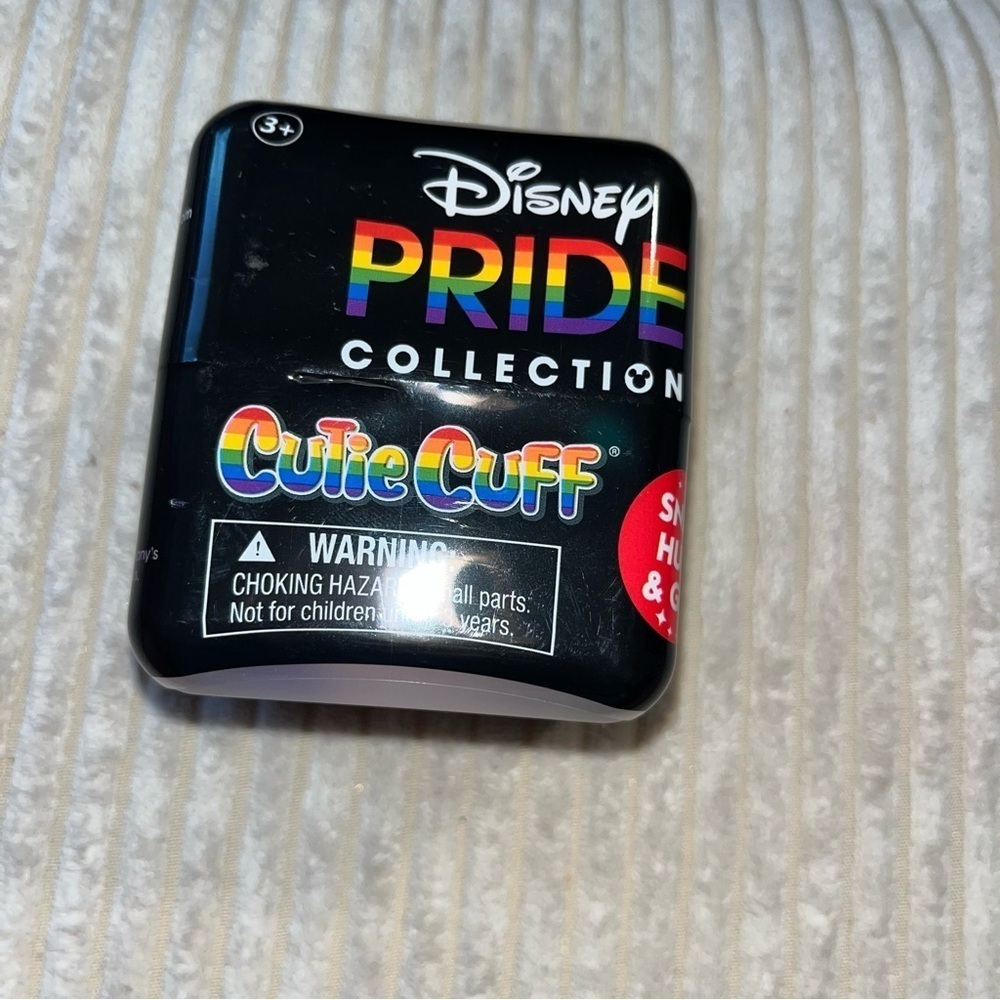 Disney Pride Collection Cutie Cuff Plush Buddy Snap Hug Go bracelet mystery new
